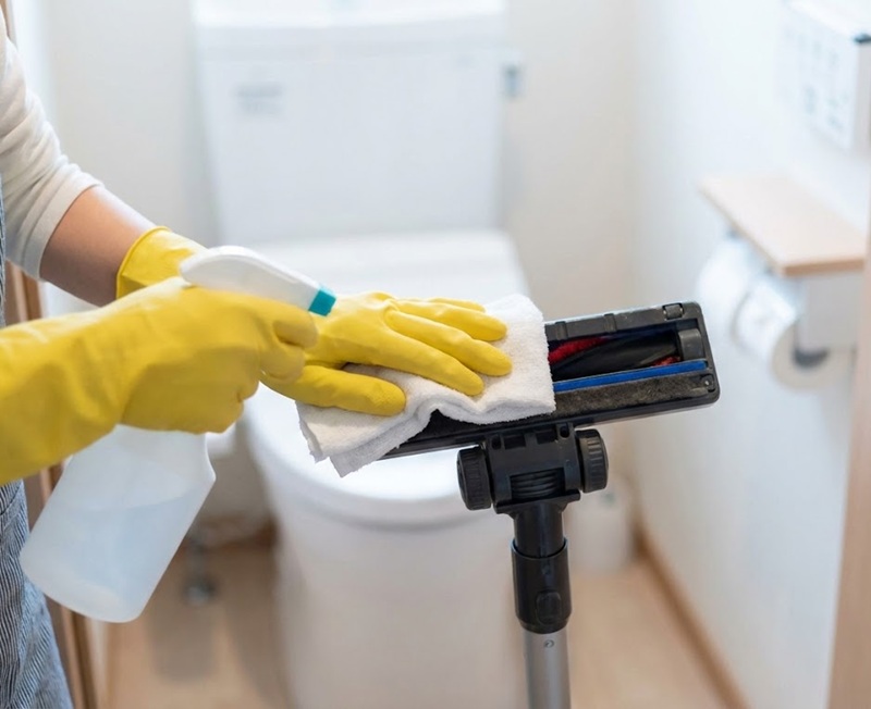 汚染された掃除機本体とトイレ空間の消毒手順