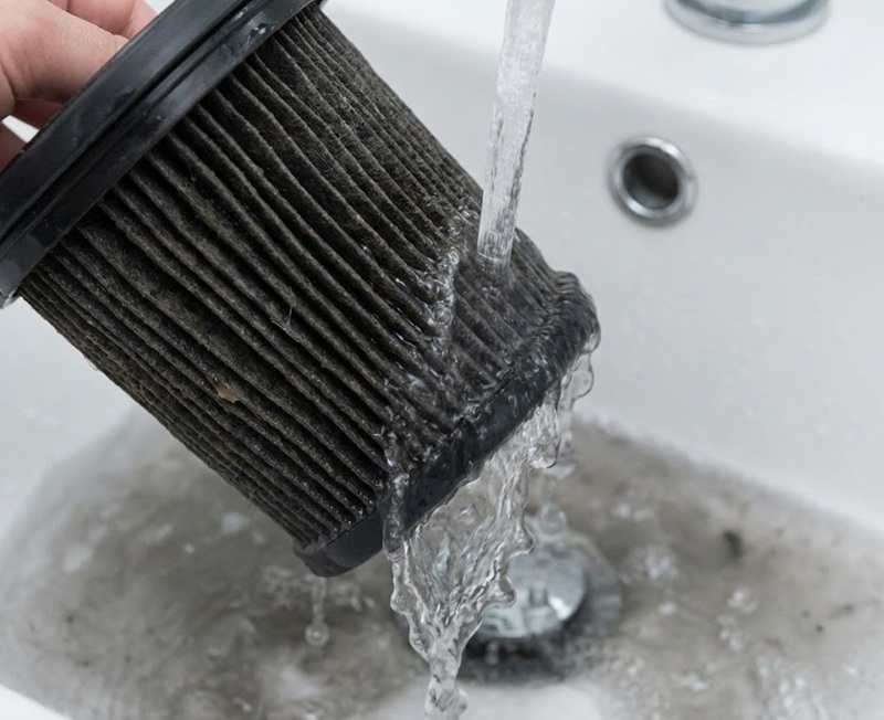 菌を吸い込んだフィルターの洗浄方法と交換の目安