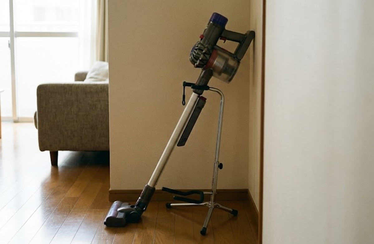 100均のギタースタンドを掃除機スタンドに代用する意外な活用術