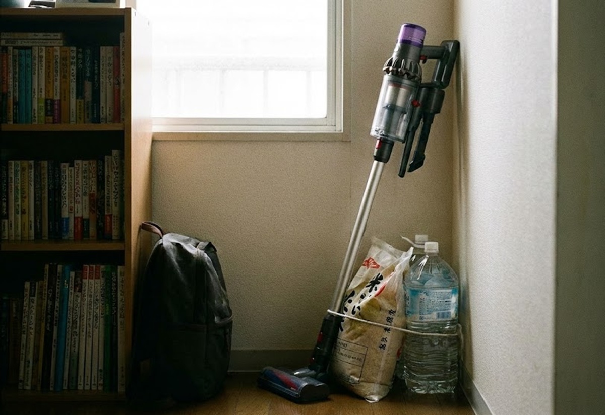 壁掛けできない賃貸でのコードレス掃除機の転倒防止対策