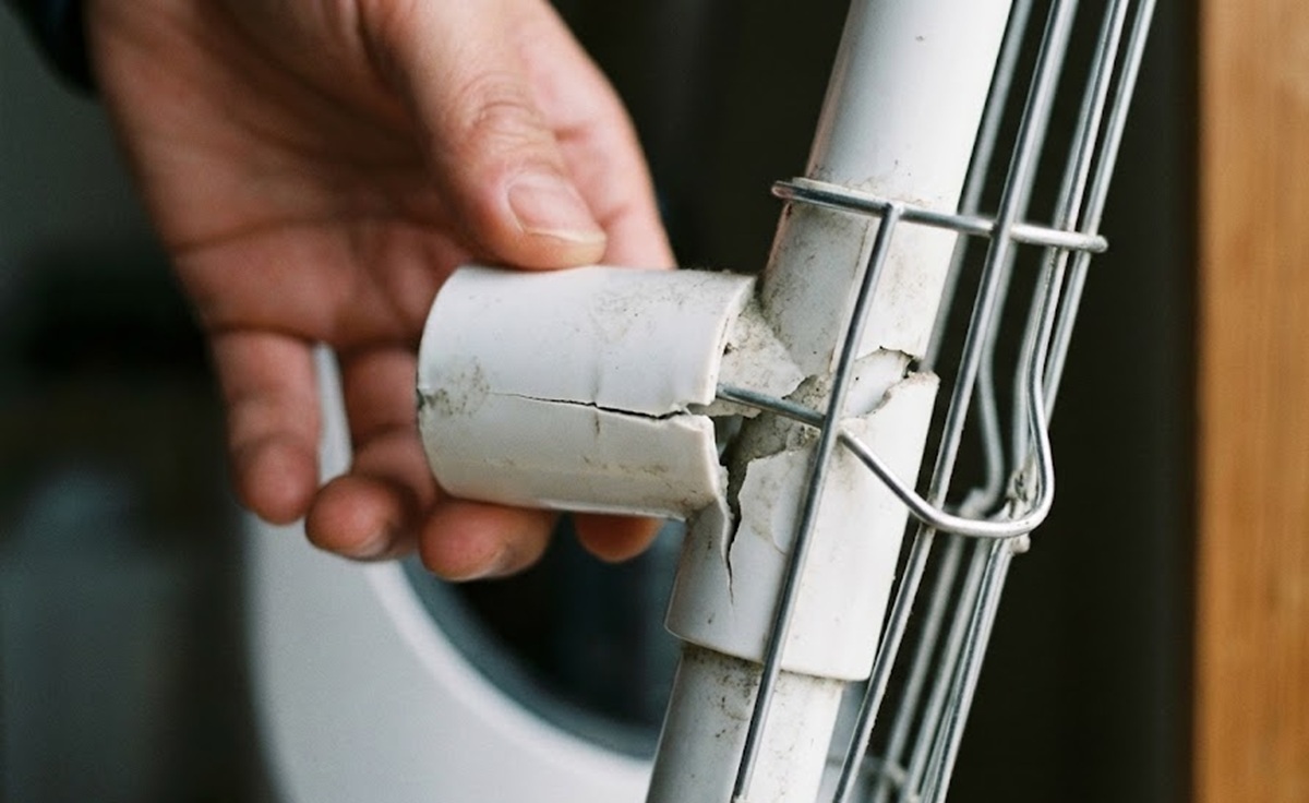 掃除機スタンドにする100均素材の耐久性と破損のリスク