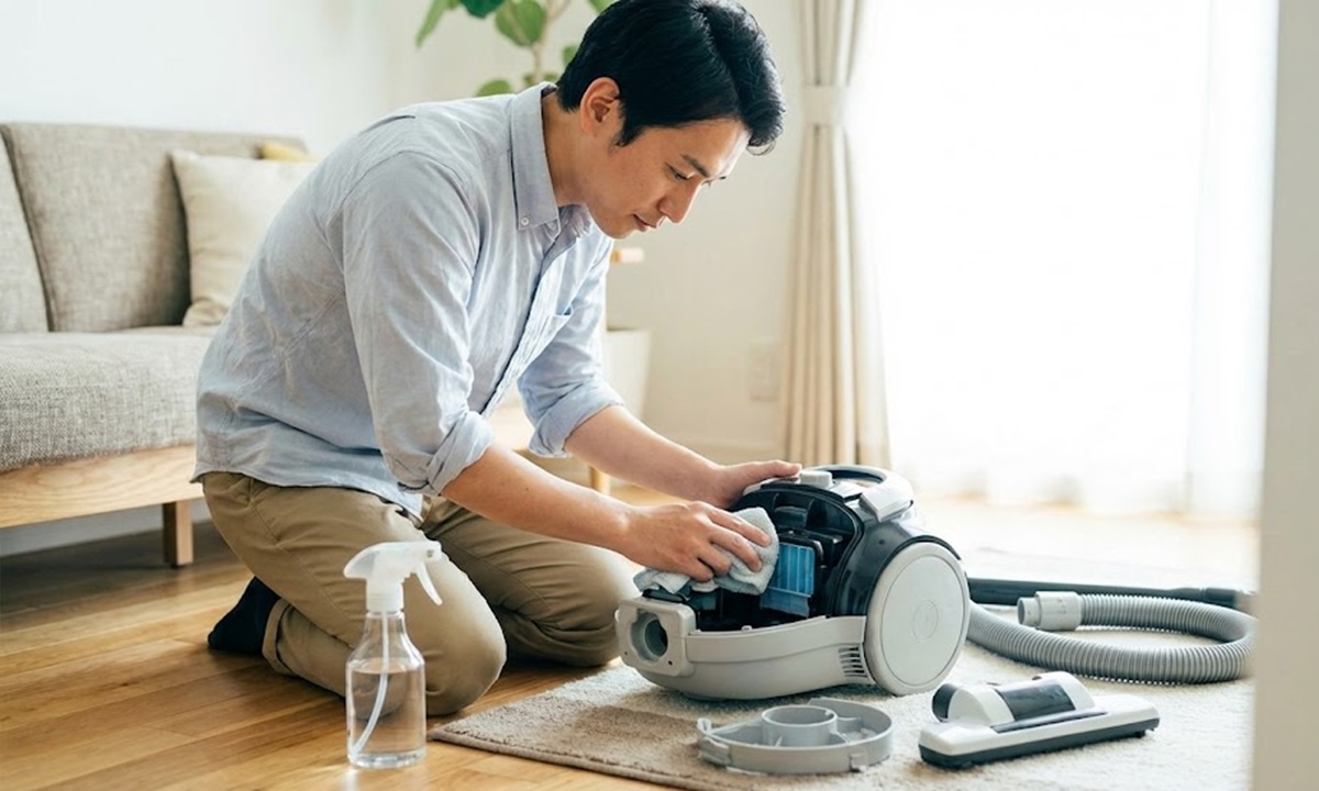重曹スプレーを用いた掃除機内部の拭き掃除