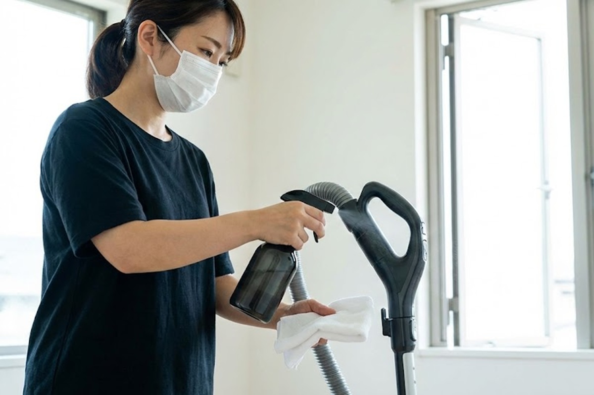 次亜塩素酸水による掃除機の安全な除菌の実施